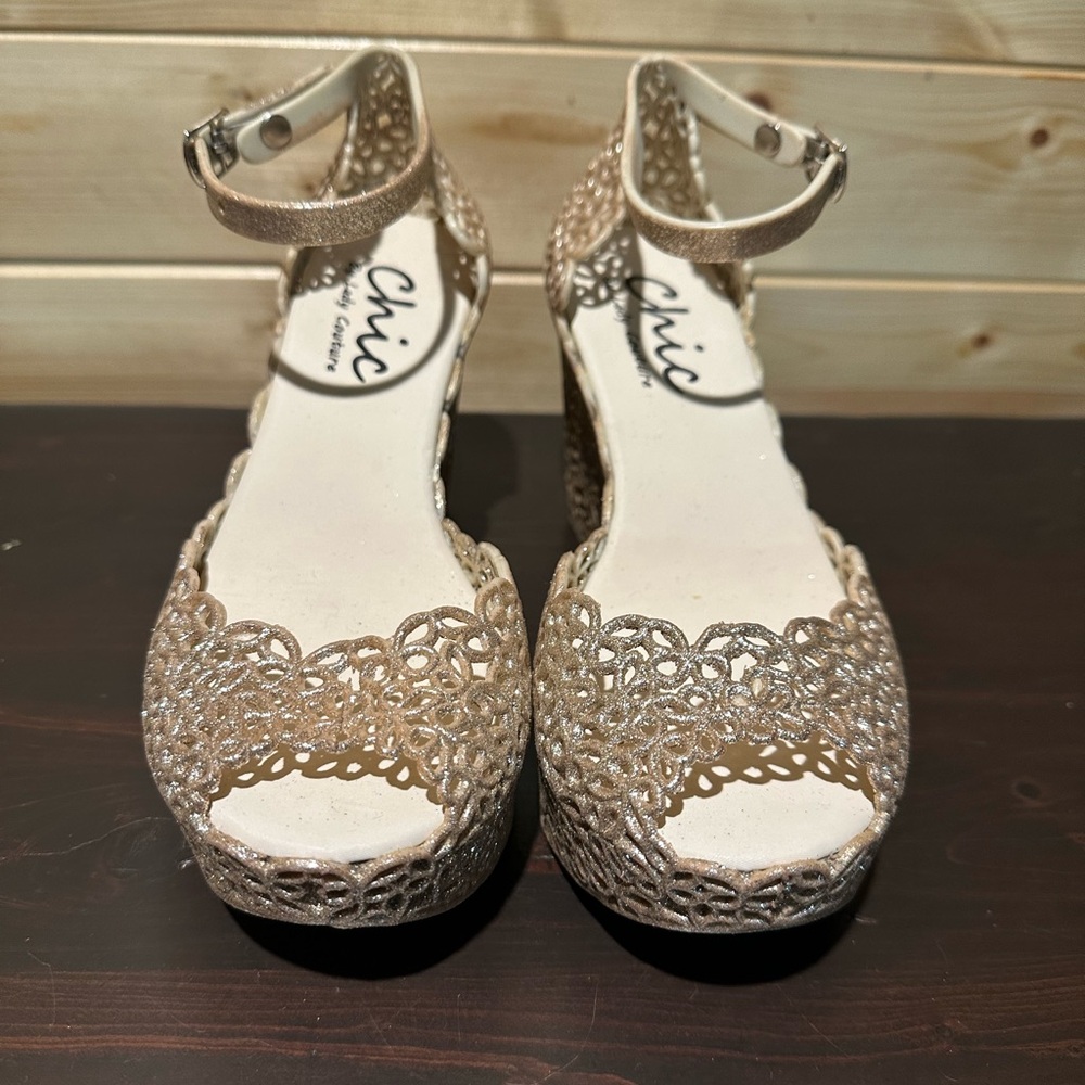 BNWOT Chic by Lady Couture fun gold wedge sandals size 5